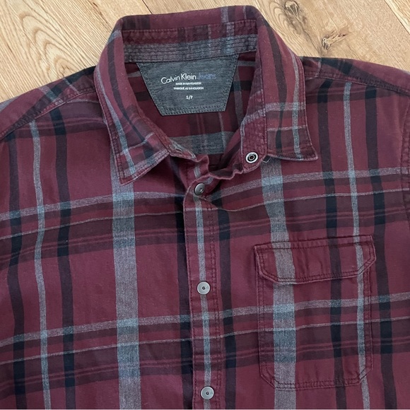 Calvin Klein snap button down collared shirt size small - Picture 2 of 4